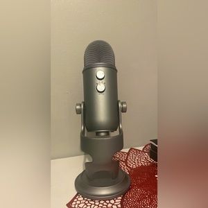 Blue Yeti Microphone **NO USB INCLUDED**